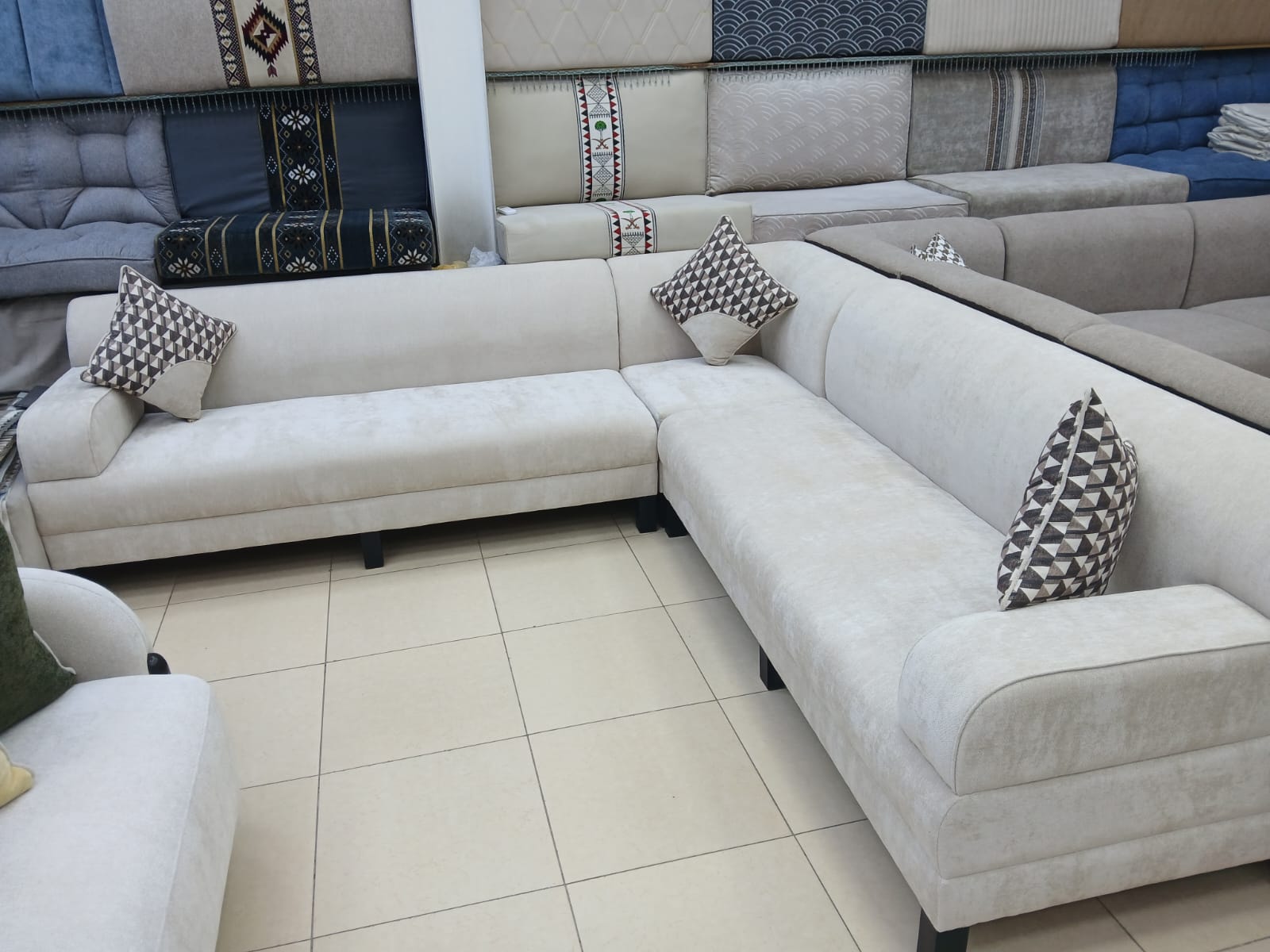 L كنب زاوية بحرف