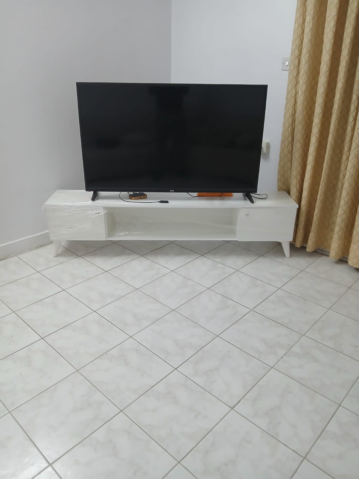 طاولات بلازما وطاولات شاشات تلفزيون